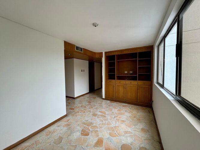 Apartamento de 3 alcobas en venta en Santa Teresita, Cali, 189 m² · foto 13 de 16
