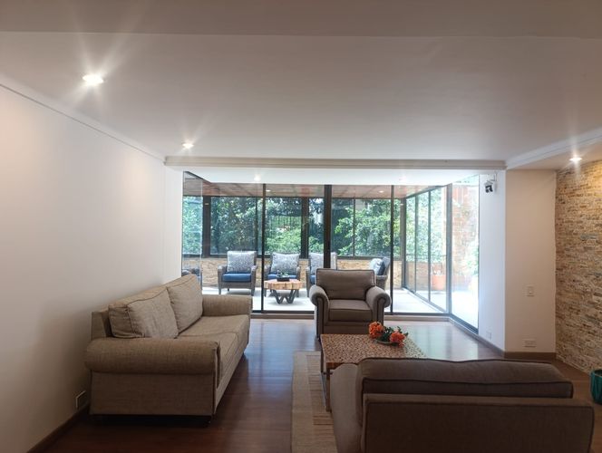 Apartamento de 3 alcobas en arriendo en El Poblado, Medellín, 215 m² · foto 2 de 20