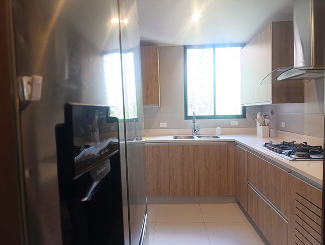 Apartamento de 3 alcobas en arriendo en El Poblado, Medellín, 215 m² · foto 6 de 20
