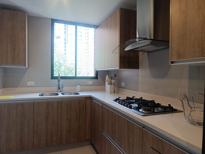 Apartamento de 3 alcobas en arriendo en El Poblado, Medellín, 215 m² · foto 8 de 20