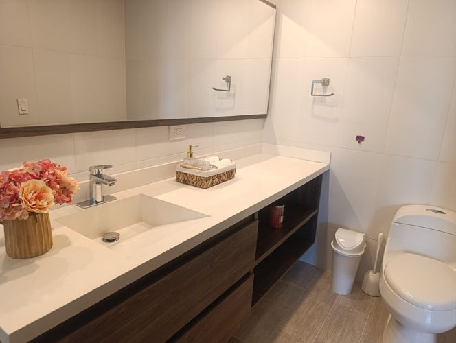 Apartamento de 3 alcobas en arriendo en El Poblado, Medellín, 215 m² · foto 15 de 20
