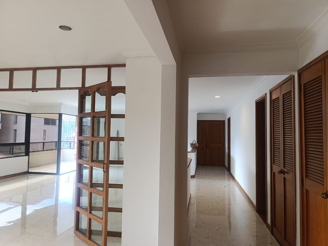 Apartamento de 3 alcobas en arriendo en El Poblado, Medellín, 214 m² · foto 3 de 19
