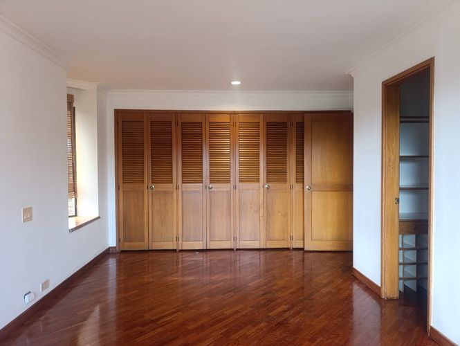 Apartamento de 3 alcobas en arriendo en El Poblado, Medellín, 214 m² · foto 13 de 19