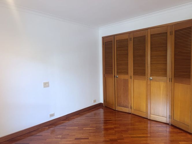 Apartamento de 3 alcobas en arriendo en El Poblado, Medellín, 214 m² · foto 14 de 19