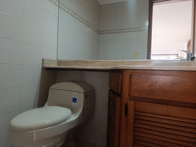 Apartamento de 3 alcobas en arriendo en El Poblado, Medellín, 214 m² · foto 18 de 19