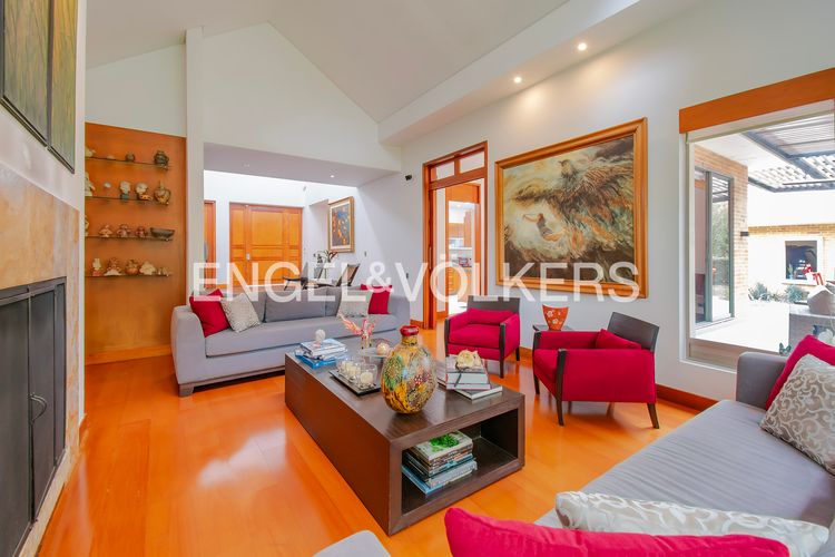 Casa de 4 alcobas en venta en Guaymaral, Bogotá, 328 m² · foto 3 de 20
