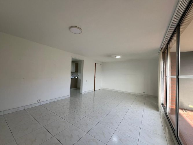 Apartamento de 3 alcobas en arriendo en El Poblado, Medellín, 101 m² · foto 2 de 16