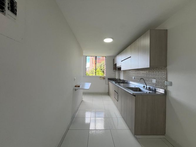 Apartamento de 3 alcobas en arriendo en El Poblado, Medellín, 101 m² · foto 6 de 16