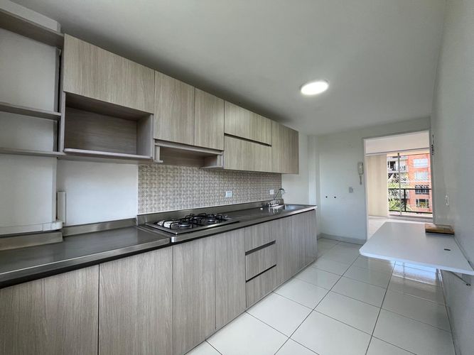 Apartamento de 3 alcobas en arriendo en El Poblado, Medellín, 101 m² · foto 7 de 16