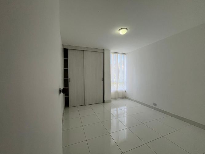 Apartamento de 3 alcobas en arriendo en El Poblado, Medellín, 101 m² · foto 12 de 16