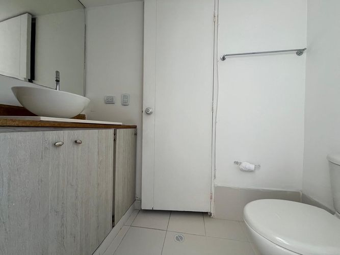 Apartamento de 3 alcobas en arriendo en El Poblado, Medellín, 101 m² · foto 13 de 16