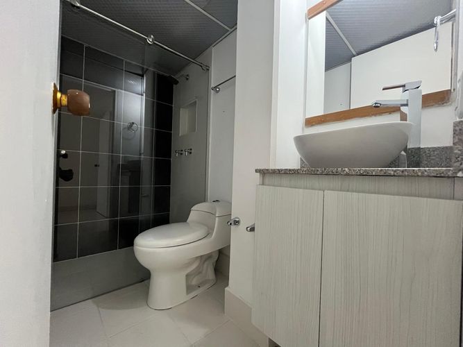 Apartamento de 3 alcobas en arriendo en El Poblado, Medellín, 101 m² · foto 14 de 16