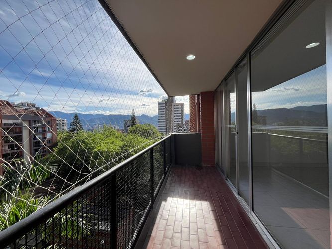 Apartamento de 3 alcobas en arriendo en El Poblado, Medellín, 101 m² · foto 15 de 16