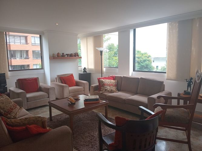 Apartamento de 3 alcobas en venta en El Poblado, Medellín, 140 m² · foto 2 de 19