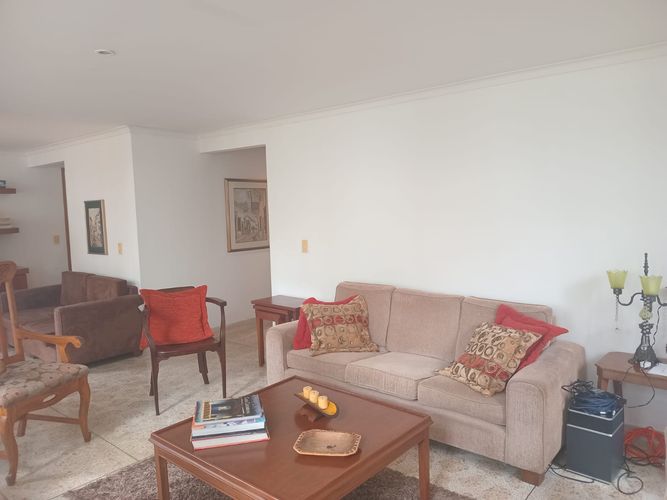 Apartamento de 3 alcobas en venta en El Poblado, Medellín, 140 m² · foto 4 de 19