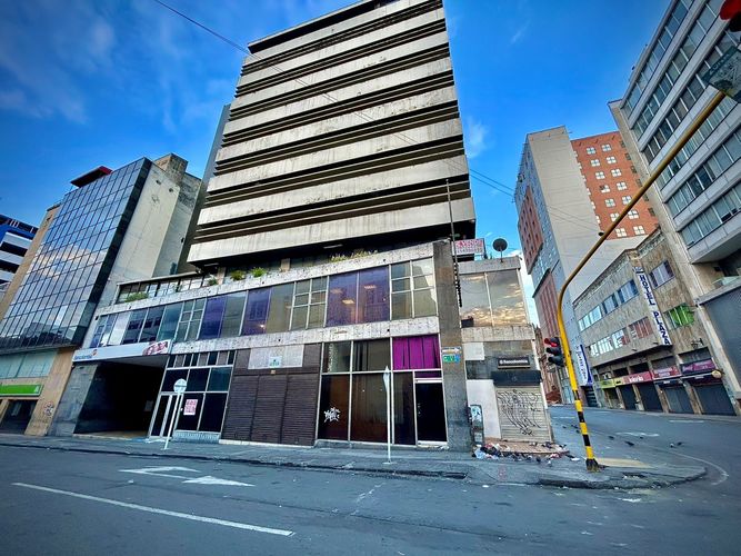 Oficina en venta en San Pedro, Cali, 3183 m² · foto 14 de 18