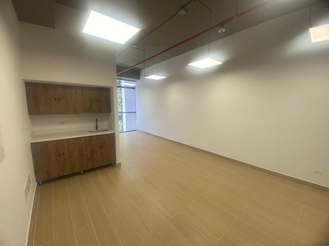 Oficina en arriendo en El Poblado, Medellín, 36 m² · foto 8 de 18
