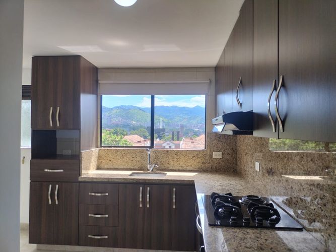 Apartamento de 3 alcobas en arriendo en La Aguacatala, Medellín, 140 m² · foto 5 de 17