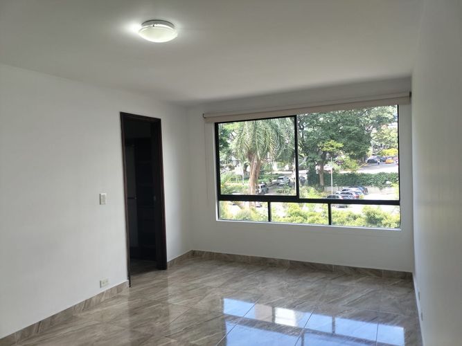 Apartamento de 3 alcobas en arriendo en La Aguacatala, Medellín, 140 m² · foto 13 de 17