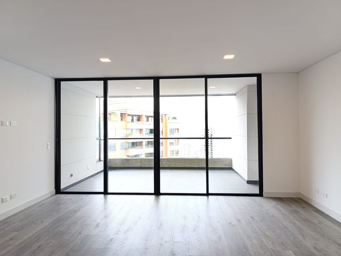 Apartamento de 2 alcobas en arriendo en El Poblado, Medellín, 110 m² · foto 2 de 20