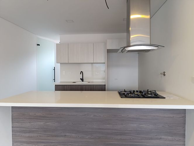 Apartamento de 2 alcobas en arriendo en El Poblado, Medellín, 110 m² · foto 5 de 20