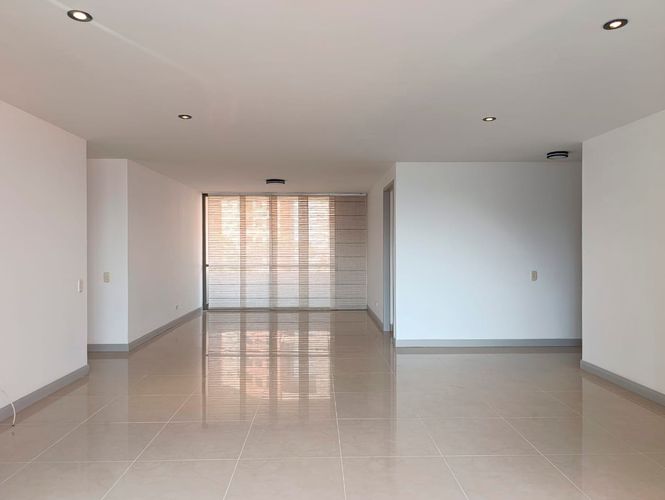 Apartamento de 3 alcobas en arriendo en El Poblado, Medellín, 175 m² · foto 2 de 20