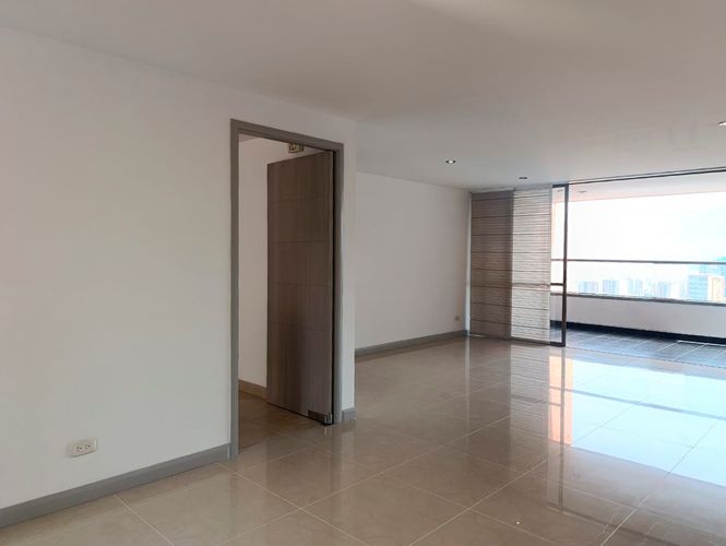 Apartamento de 3 alcobas en arriendo en El Poblado, Medellín, 175 m² · foto 3 de 20
