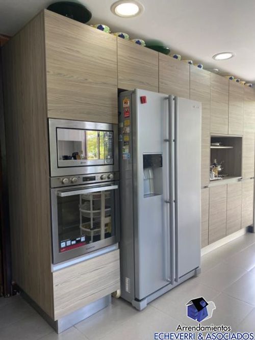 Casa de 3 alcobas en venta en Loma Del Escobero, Envigado, 1200 m² · foto 3 de 11