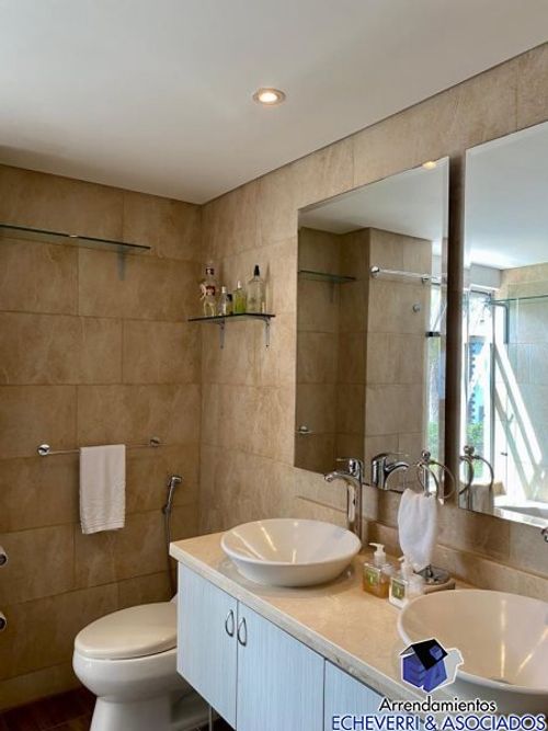 Casa de 3 alcobas en venta en Loma Del Escobero, Envigado, 1200 m² · foto 5 de 11
