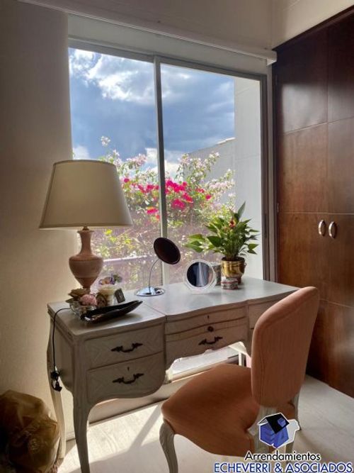 Casa de 3 alcobas en venta en Loma Del Escobero, Envigado, 1200 m² · foto 6 de 11