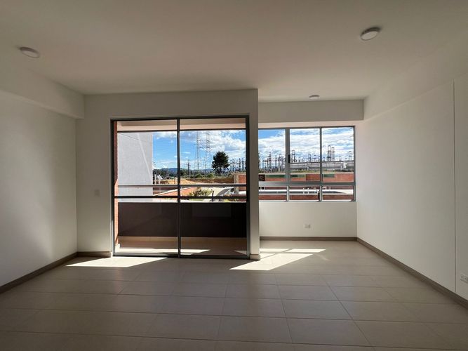 Apartamento de 3 alcobas en arriendo en Cabeceras De Llanogrande, Rionegro, 78 m² · foto 2 de 15