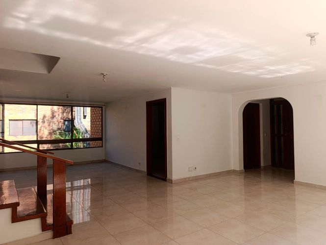 Apartamento de 3 alcobas en arriendo en El Poblado, Medellín, 175 m² · foto 3 de 19