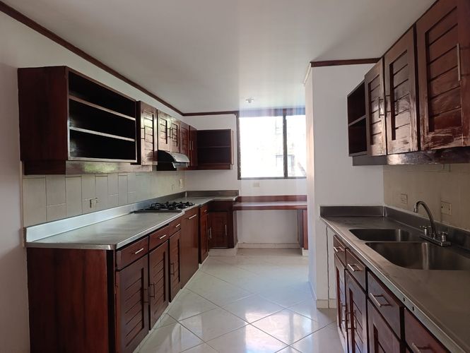 Apartamento de 3 alcobas en arriendo en El Poblado, Medellín, 175 m² · foto 7 de 19