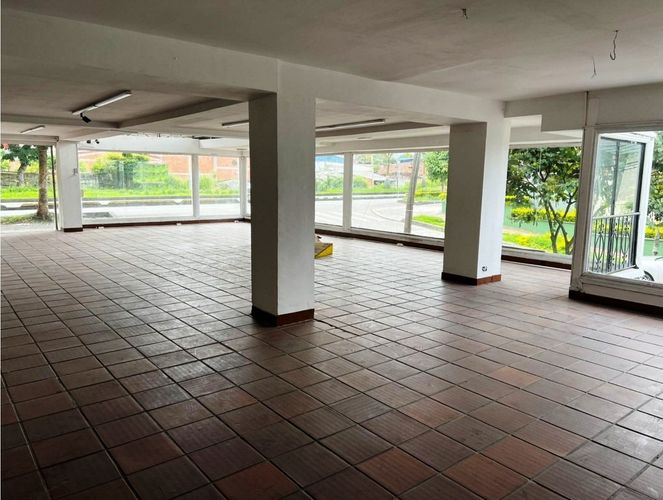 Local en arriendo en Avenida 30 De Agosto, Pereira, 300 m² · foto 2 de 10