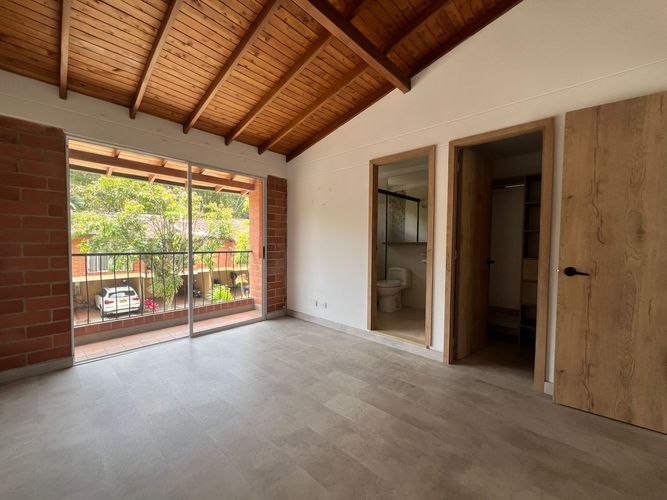Casa de 3 alcobas en venta en Loma Del Barro, Envigado, 160 m² · foto 6 de 14