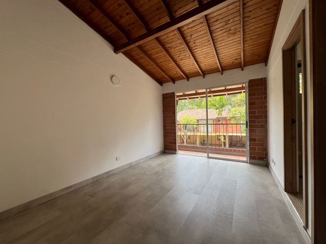 Casa de 3 alcobas en venta en Loma Del Barro, Envigado, 160 m² · foto 7 de 14