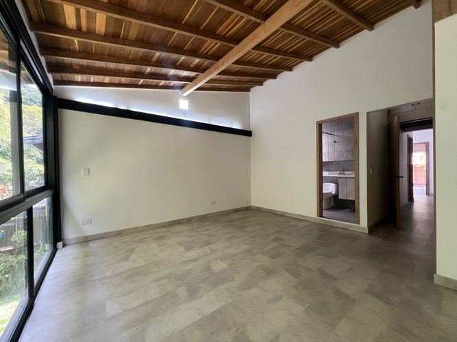 Casa de 3 alcobas en venta en Loma Del Barro, Envigado, 160 m² · foto 9 de 14