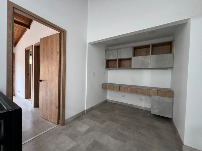 Casa de 3 alcobas en venta en Loma Del Barro, Envigado, 160 m² · foto 10 de 14