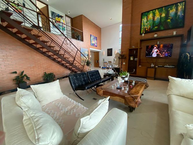 Casa de 3 alcobas en venta en El Poblado, Medellín, 410 m² · foto 3 de 24