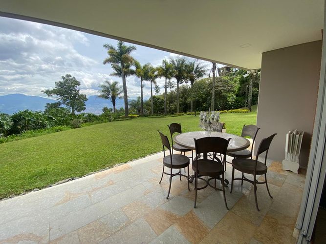 Casa de 3 alcobas en venta en El Poblado, Medellín, 410 m² · foto 9 de 24