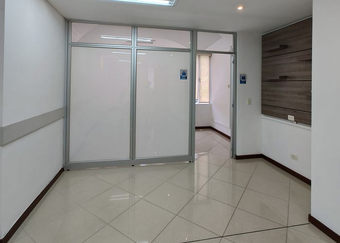 Oficina en arriendo en Villa Carlota, Medellín, 42 m² · foto 2 de 4