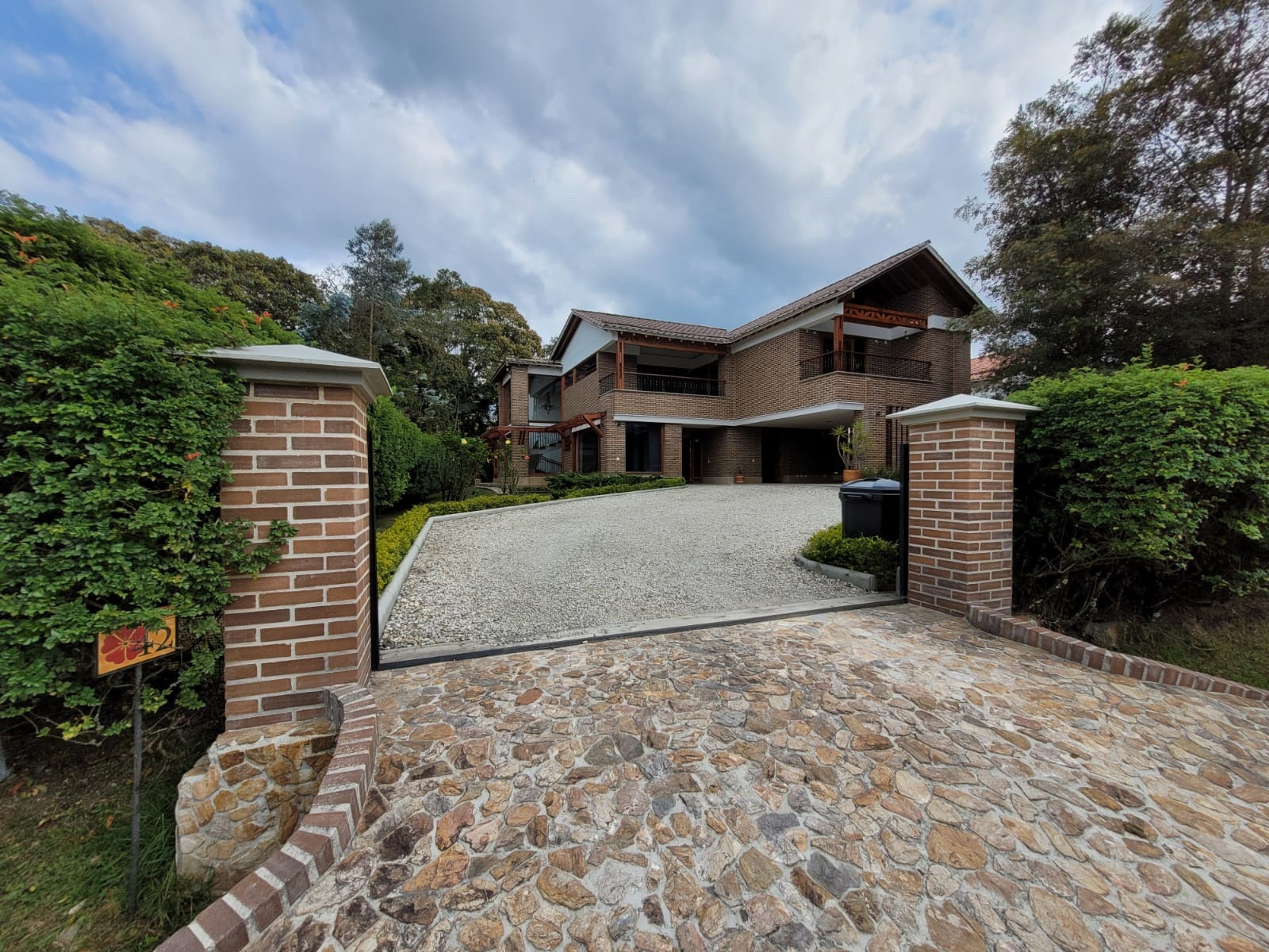 4BR House in Llano Grande (480 m²)