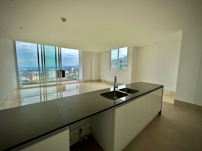Apartamento de 3 alcobas en venta en Bellavista, Cali, 172 m² · foto 2 de 23