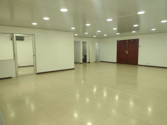Oficina en arriendo en Guayabal, Medellín, 112 m² · foto 2 de 11