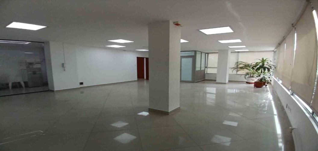 Oficina en arriendo en Laureles, Medellín, 217 m² · foto 2 de 17