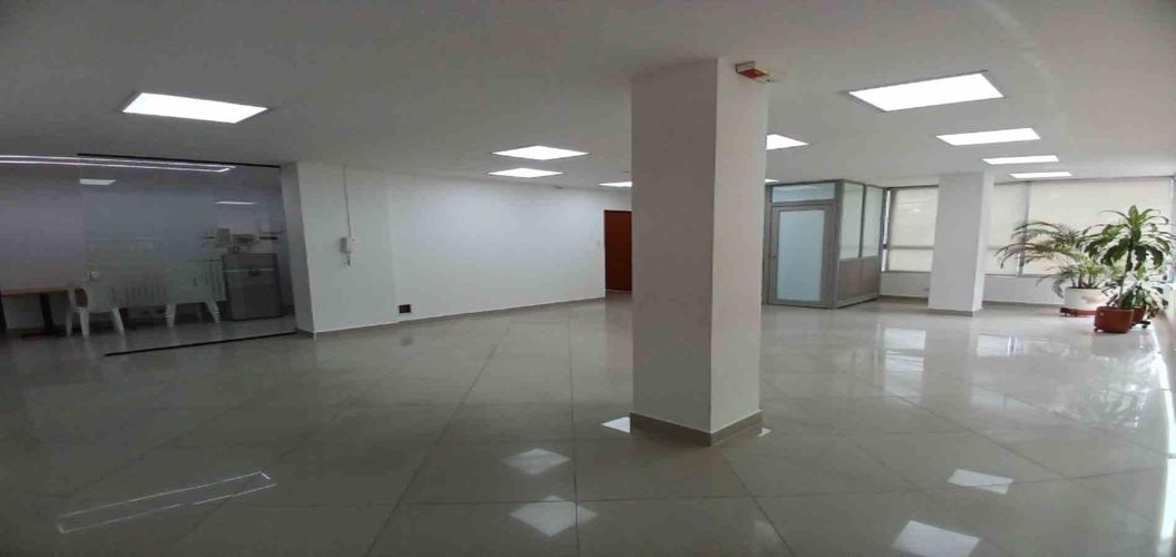 Oficina en arriendo en Laureles, Medellín, 217 m² · foto 3 de 17