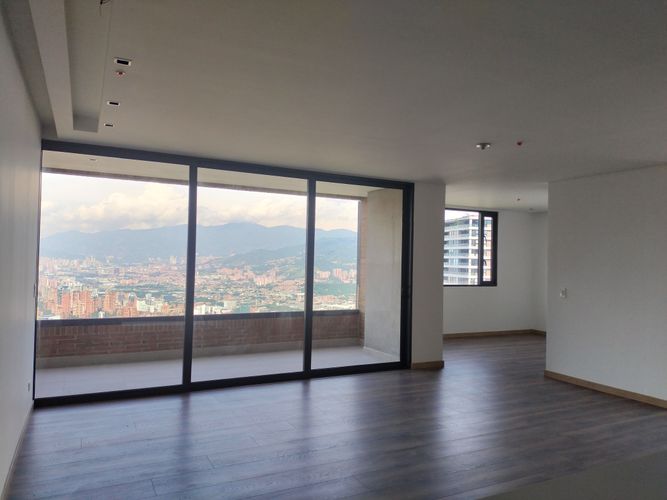Apartamento de 3 alcobas en arriendo en Las Palmas, Medellín, 143 m² · foto 2 de 19