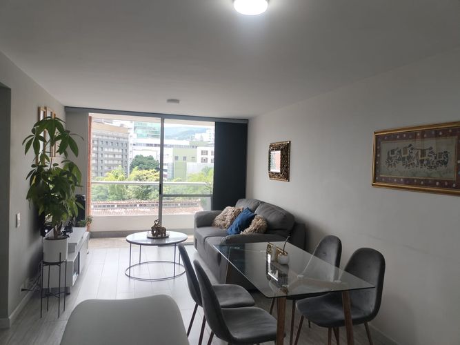 Apartamento de 3 alcobas en arriendo en Oviedo, Medellín, 90 m² · foto 2 de 19