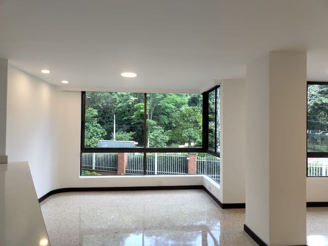 Apartamento de 3 alcobas en arriendo en Patio Bonito, Medellín, 154 m² · foto 2 de 19