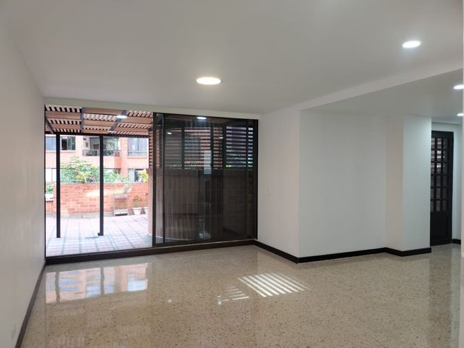 Apartamento de 3 alcobas en arriendo en Patio Bonito, Medellín, 154 m² · foto 3 de 19